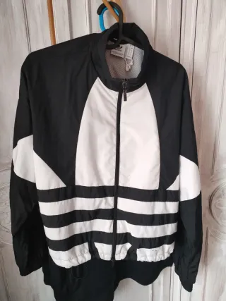 Chaqueta Adidas Negra y Blanca