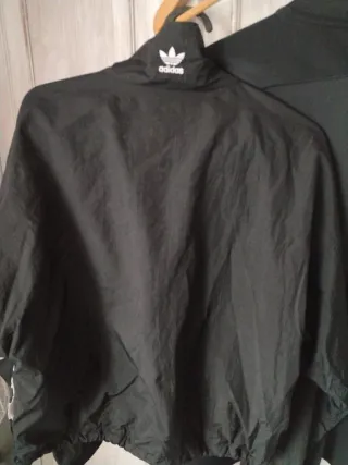 Chaqueta Adidas Negra y Blanca