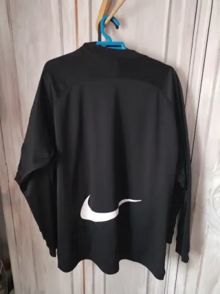 Chaqueta deportiva Nike negra