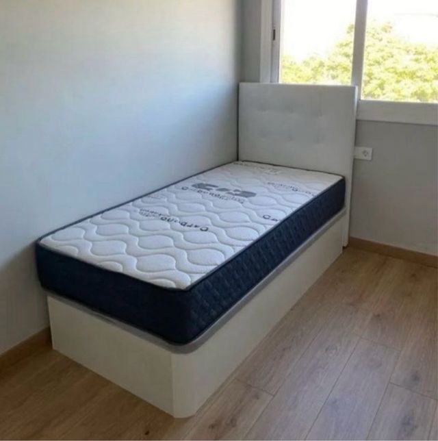 Canapè completo con materasso, testiera e comodini