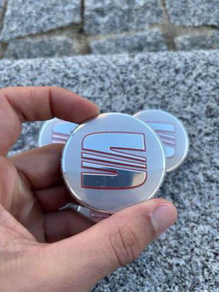 Tapabujes Seat 56mm gris plata nuevos