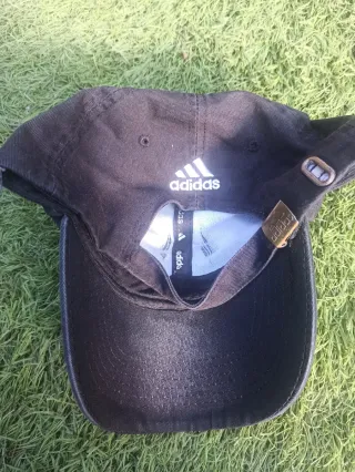 Gorra Adidas Negra Logo Blanco Tejido