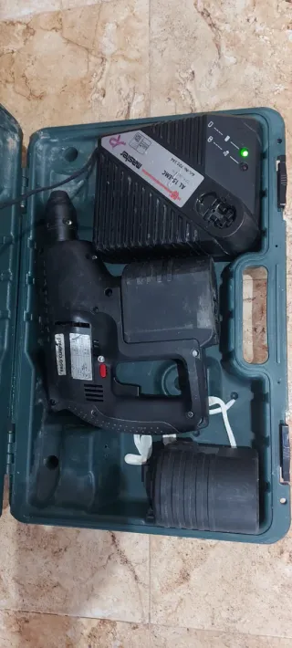 Taladro percutor Wurth 24V con maletín