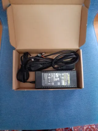 Adaptador de corriente MCMANIPOW