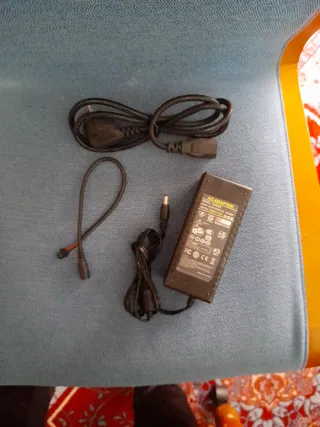 Adaptador de corriente MCMANIPOW