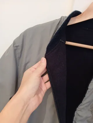 Cazadora reversible azul marino y gris