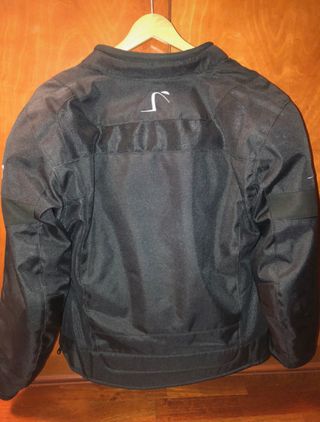 Chaqueta de moto para mujer, casi sin utilizar.