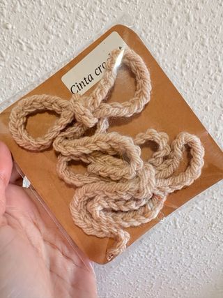 Cinta crochet beige y roja