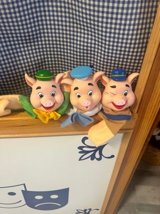 Teatro de madera con marionetas