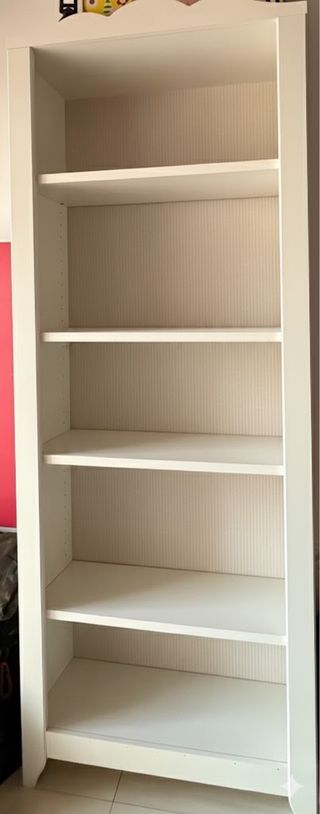 Estantería blanca de madera