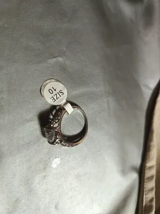 Anillo de lujo con circonita