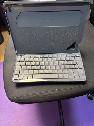 Custodia con tastiera Logitech per iPad Air 2 in spagnolo