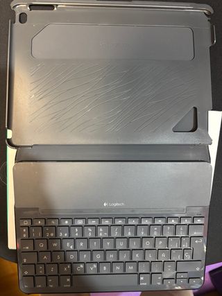 Custodia con tastiera Logitech per iPad Air 2 in spagnolo