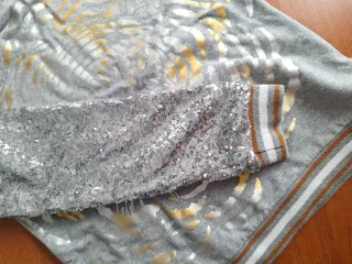 Felpa grigia stampa metalizzata tigre oro argento