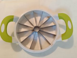 Taglia anguria, meloni, ananas