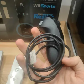Nintendo Wii + Wii Sports Resort Pack