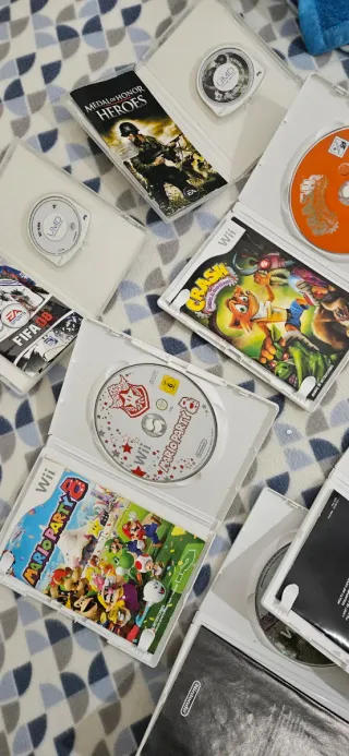 Lote Videojuegos Wii y PSP: FIFA, Crash, Mario