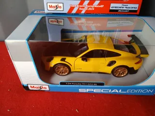 Lote 4 Maisto: 1 Coche 1:24 y 3 Motos 1:18