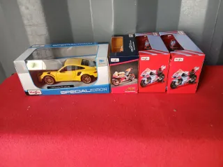 Lote 4 Maisto: 1 Coche 1:24 y 3 Motos 1:18