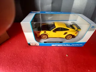 Lote 4 Maisto: 1 Coche 1:24 y 3 Motos 1:18