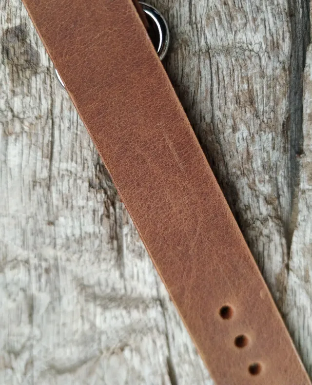 Correa nato de piel vacuna. 18mm