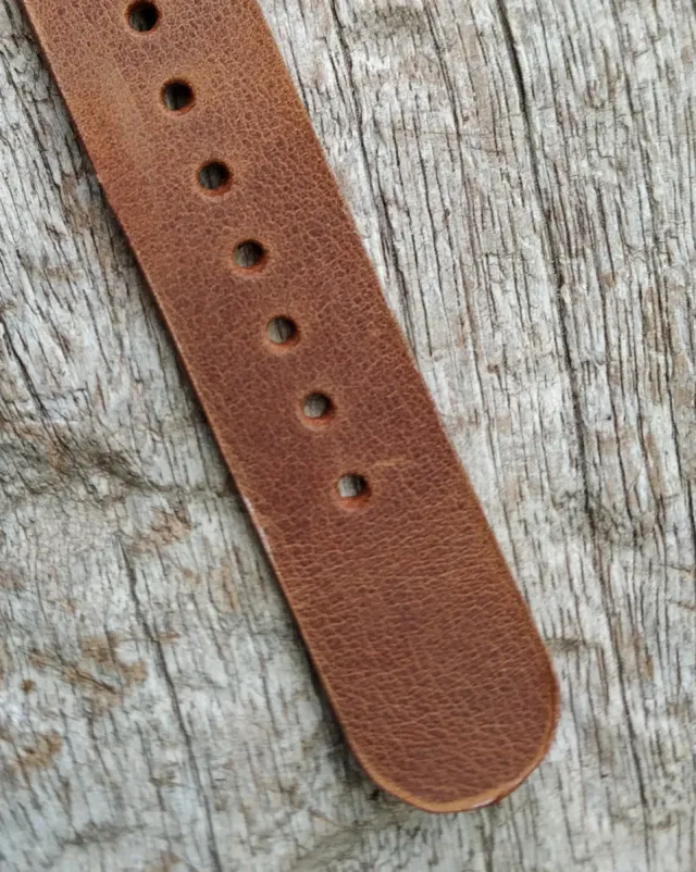Correa nato de piel vacuna. 18mm