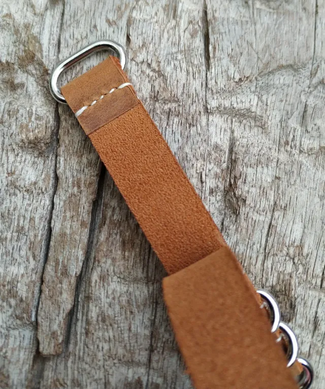 Correa nato de piel vacuna. 18mm