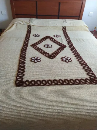 Colcha con diseño floral