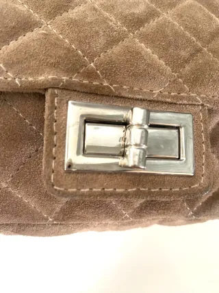 Bolso de piel acolchado