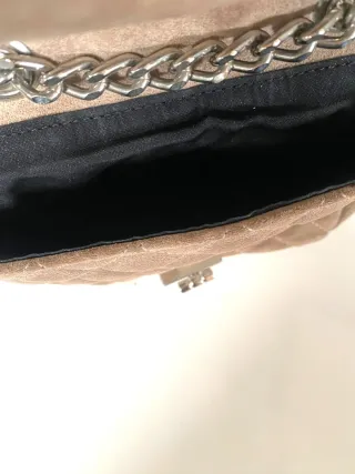 Bolso de piel acolchado