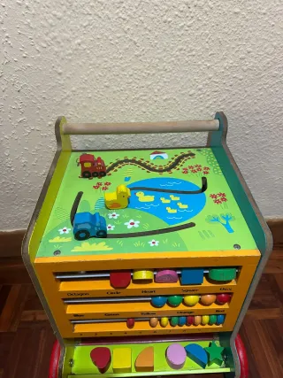 Correpasillos madera con actividades