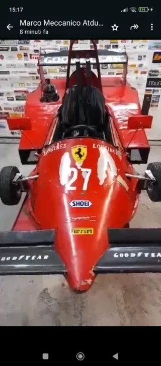 Auto da corsa artigianale Ferrari