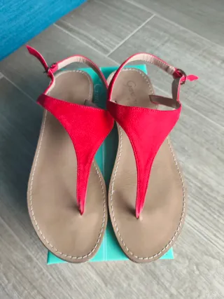 Sandali rossi con cinturino