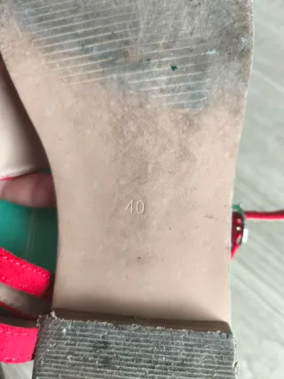 Sandali rossi con cinturino