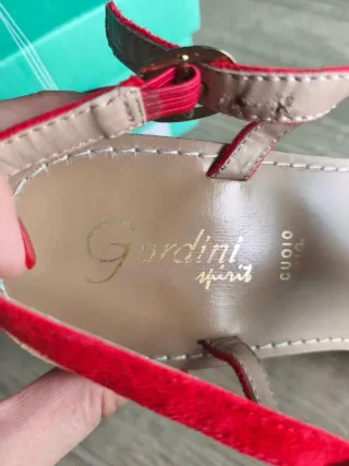 Sandali rossi con cinturino