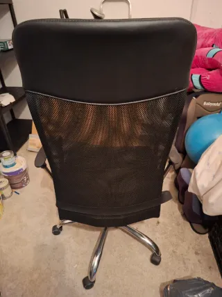 Silla de oficina ergonómica negra