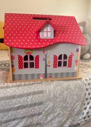 Casa de muñecas con familia