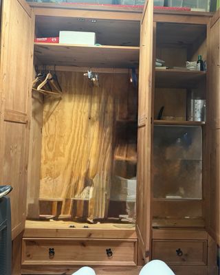 Guardaroba in legno massello