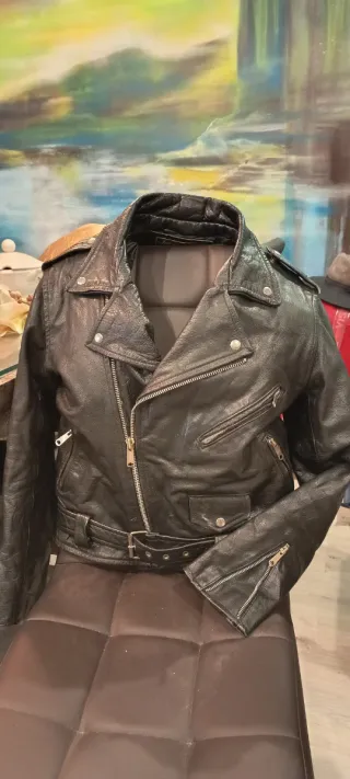 Chaqueta de Piel Negra Corte Chopped