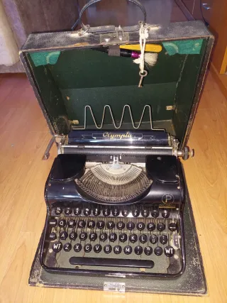 Máquina de escribir Olympia Antigua