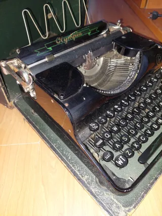 Máquina de escribir Olympia Antigua