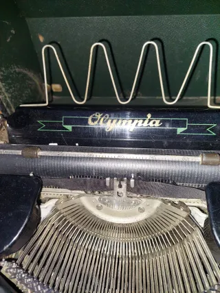 Máquina de escribir Olympia Antigua
