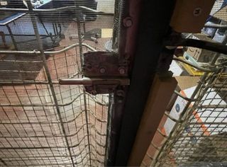 Vallas metálicas + puerta de hierro