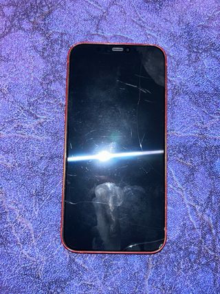 iPhone 12 Rojo - Parte trasera rota
