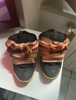 Scarpe Lanvin la linguetta è aggiustata