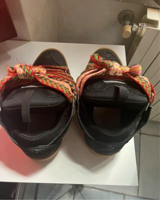 Scarpe Lanvin la linguetta è aggiustata