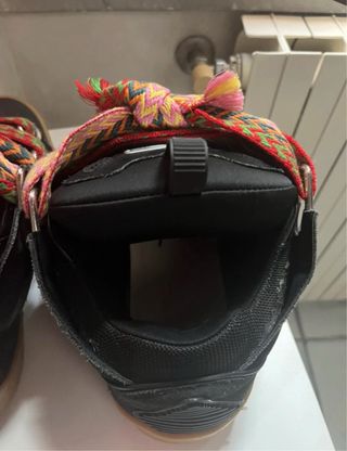 Scarpe Lanvin la linguetta è aggiustata