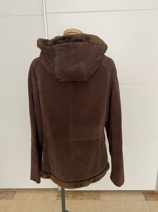 Chaquetón ante marrón con capucha y pelo