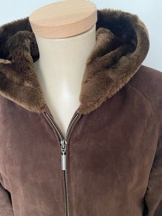 Chaquetón ante marrón con capucha y pelo