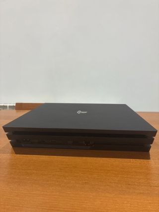 Ps4 Pro 1TB + 3 mandos (negro y rojo)